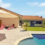 בית נופש Awesome In Linxe