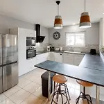 Holiday home In With Kitchen Linxe