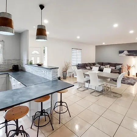Gorgeous Home In Linxe Ferienhaus
