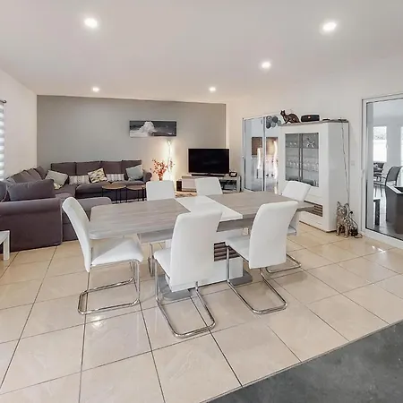 Gorgeous Home In Linxe Ferienhaus *
