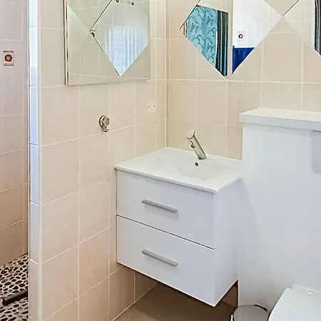 Gorgeous Home In Linxe *