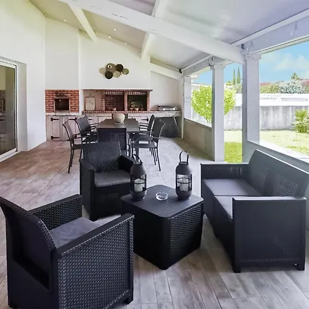 Gorgeous Home In Linxe *