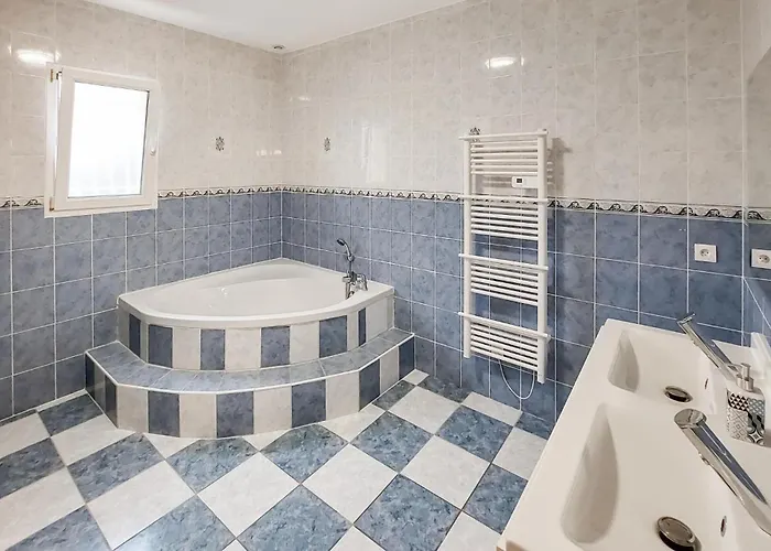 Holiday home In With Kitchen *